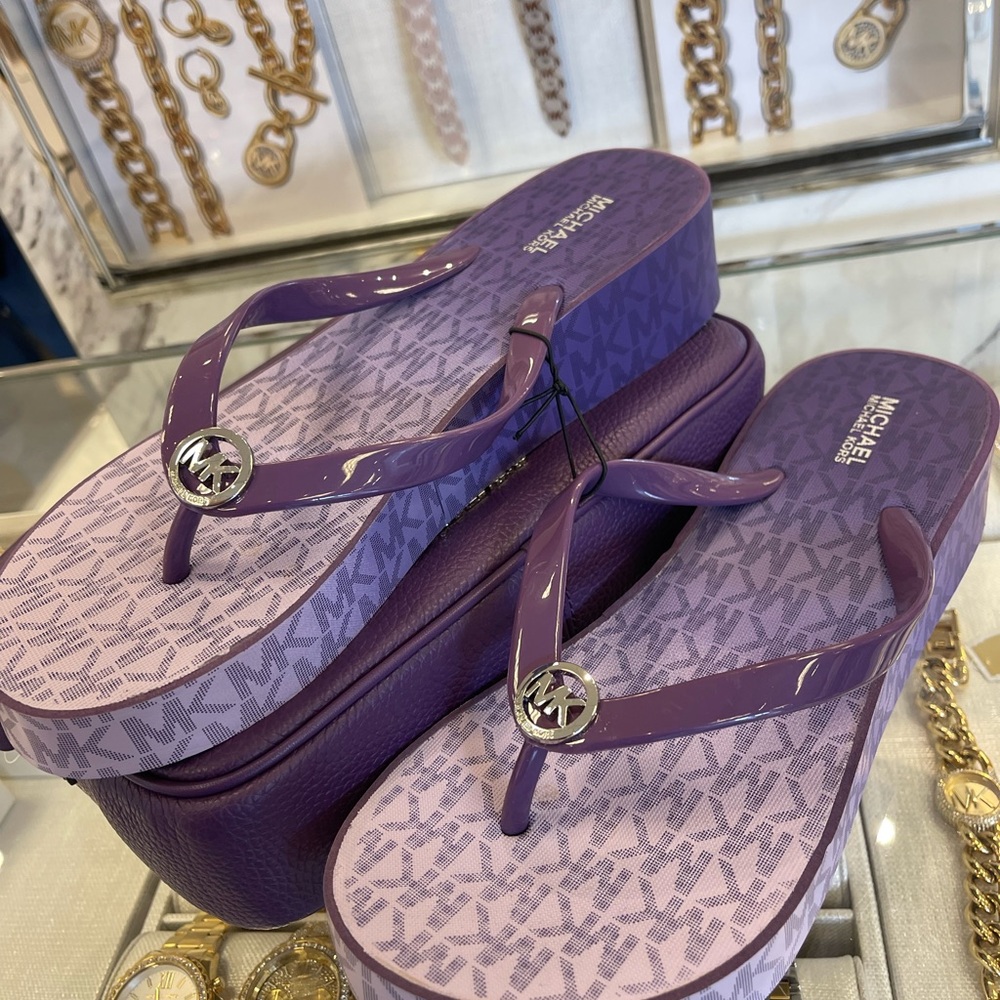 Michael Kors BEDFORD FLIP FLOP
PVC/OMBRE MK SIG
Platform Sandals 
Dark Purple - Picture 6 of 16